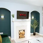 3bedrooms Stylish With Free Parking & Hot Tub *