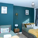 3bedrooms Stylish With Free Parking & Hot Tub דירה
