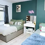 3bedrooms Stylish With Free Parking & Hot Tub *