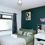 3bedrooms Stylish With Free Parking & Hot Tub *