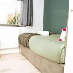 3bedrooms Stylish With Free Parking & Hot Tub דירה