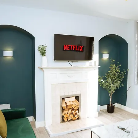 3bedrooms Stylish With Free Parking & Hot Tub *