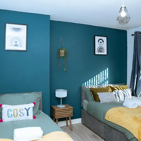 3bedrooms Stylish With Free Parking & Hot Tub Апартаменти