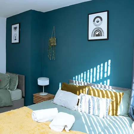 Апартаменти 3bedrooms Stylish With Free Parking & Hot Tub *