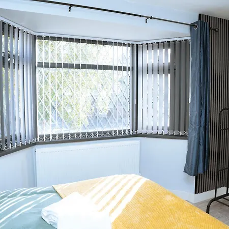 Апартаменти 3bedrooms Stylish With Free Parking & Hot Tub