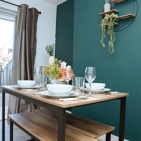 3bedrooms Stylish With Free Parking & Hot Tub Апартаменти *