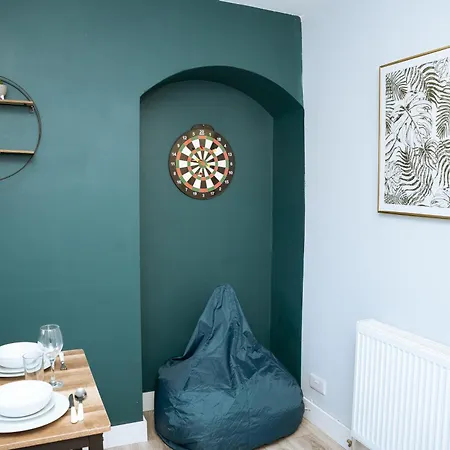 Апартаменти 3bedrooms Stylish With Free Parking & Hot Tub *