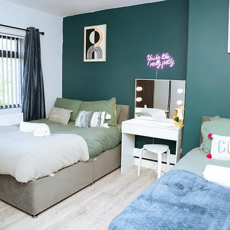 3bedrooms Stylish With Free Parking & Hot Tub *