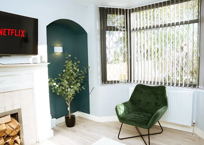 3bedrooms Stylish With Free Parking & Hot Tub Apartment *