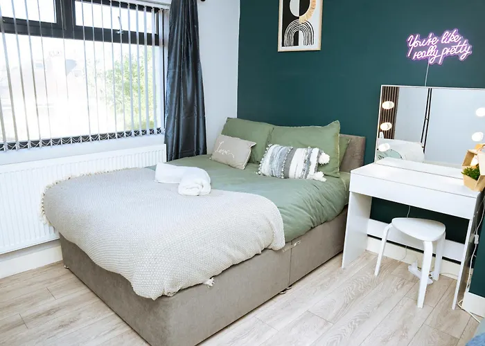 3bedrooms Stylish With Free Parking & Hot Tub Apartment