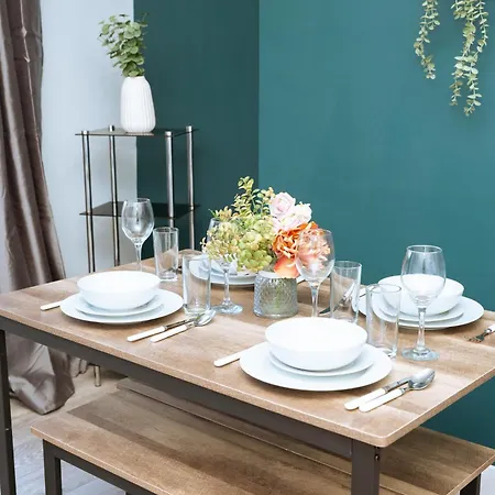 Apartment New Refurbishment Close To With Free Parking Leeds (West Yorkshire)