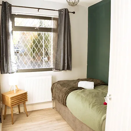 아파트 3bedrooms Stylish With Free Parking & Hot Tub 리즈