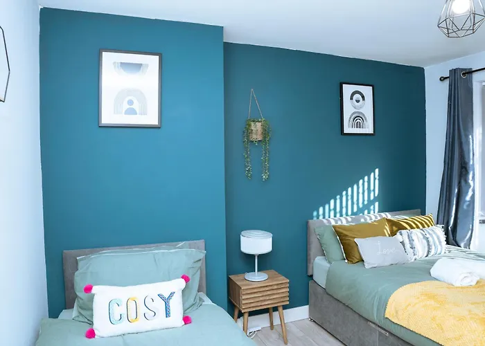 3bedrooms Stylish With Free Parking & Hot Tub דירה