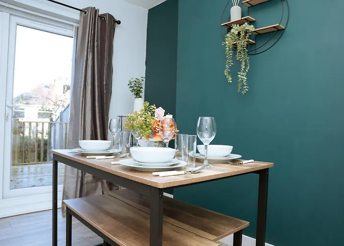 3bedrooms Stylish With Free Parking & Hot Tub דירה *