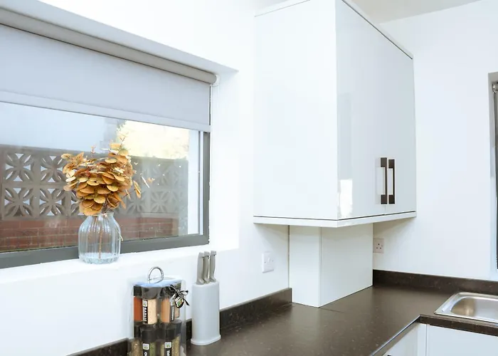 3bedrooms Stylish With Free Parking & Hot Tub דירה *